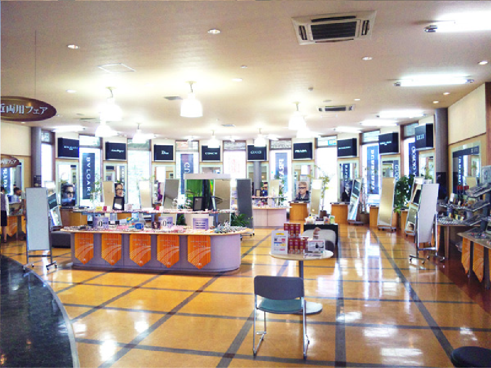 メガワールド曙店内観