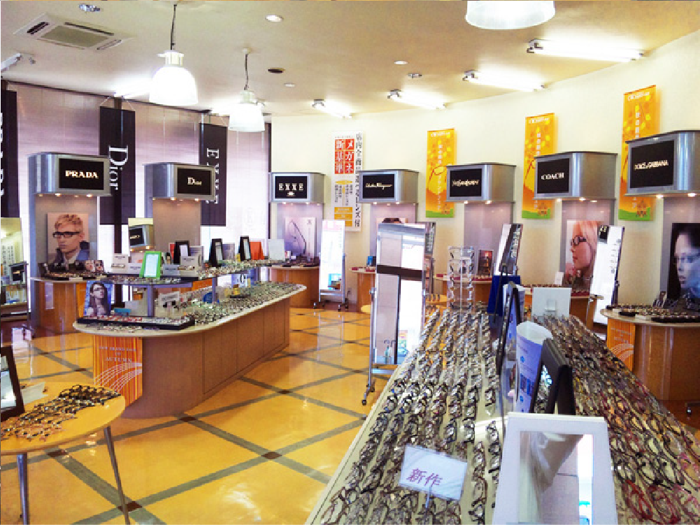 メガワールド田原店内観